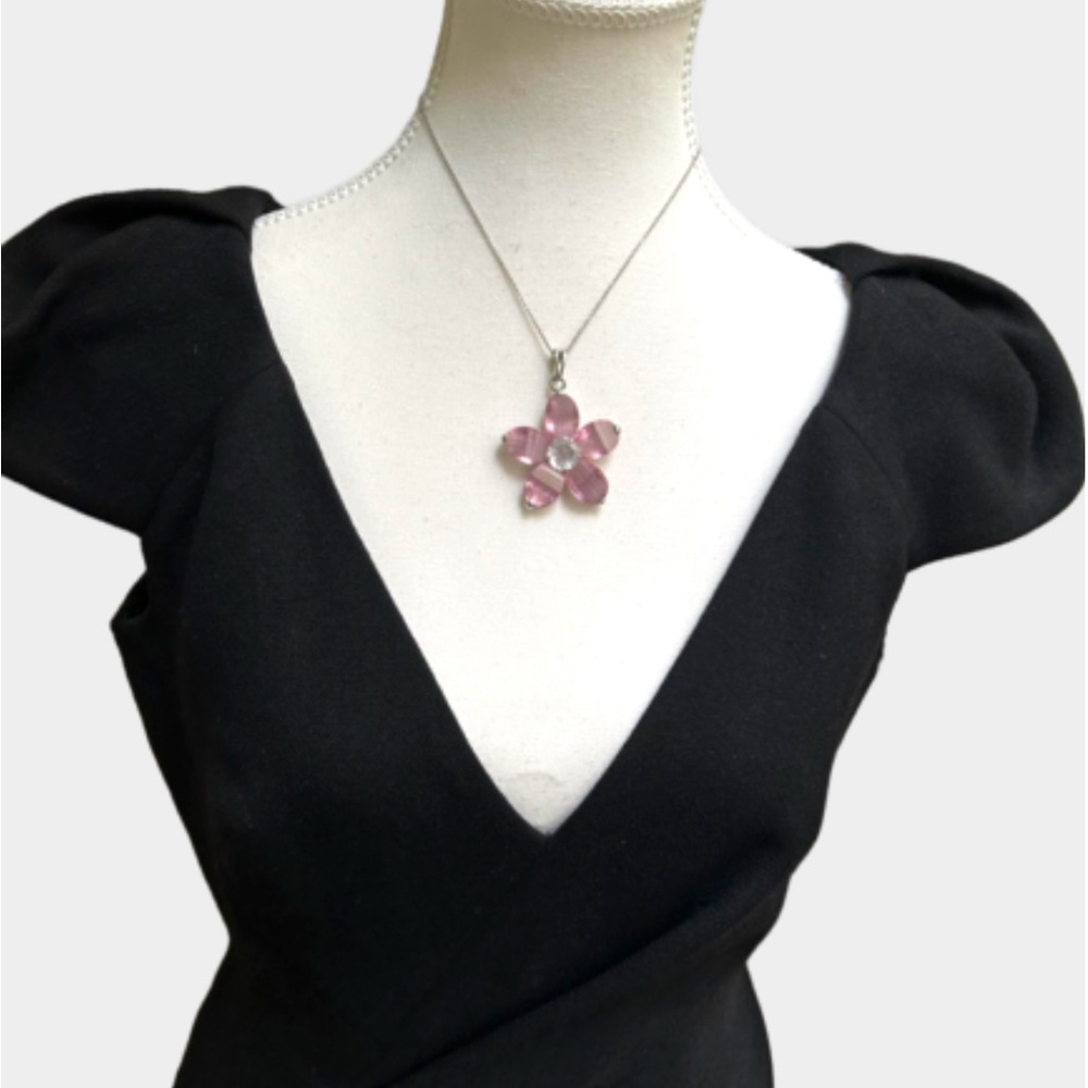 Elegant Pink Flower Pendant Necklace
